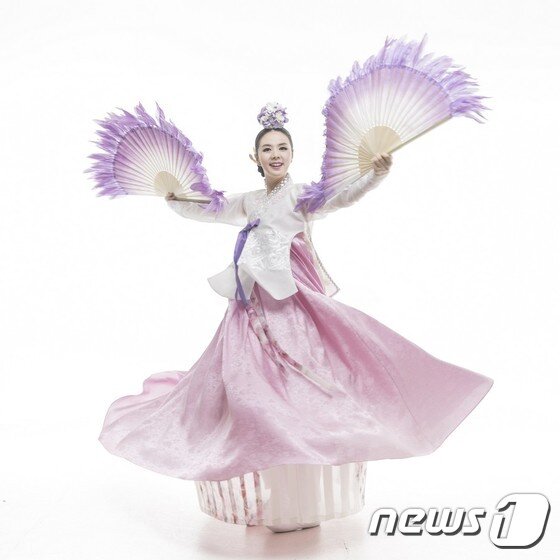 본문 이미지 - 전통춤 공연 '무원' 설정사진 ⓒ국립국악원 무용단 김청우