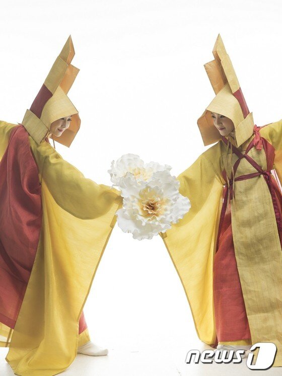 본문 이미지 - 전통춤 공연 '무원' 설정사진 ⓒ국립국악원 무용단 김청우