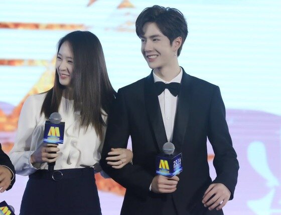 본문 이미지 - 유니크 이보가 크리스탈과 중국 영화제에 참석했다. ⓒ News1star / 위에화엔터테인먼트