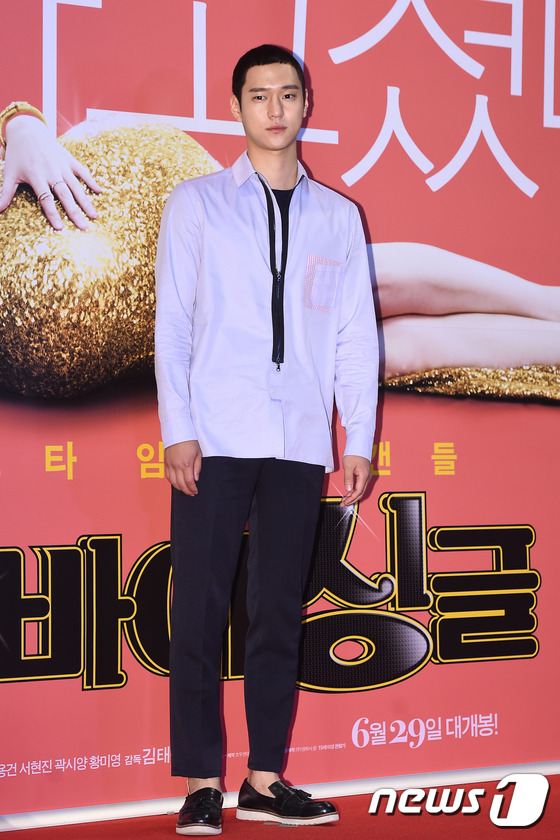 (서울=뉴스1스타) 고아라 기자 = 배우 고경표가 13일 오후 서울 코엑스 메가박스에서 열린 영화 '굿바이 싱글'(감독 김태곤) VIP시사회에 참석해 포즈를 취하고 있다.