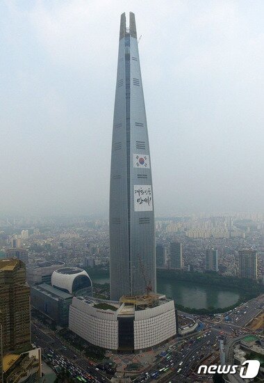 본문 이미지 - 롯데월드타워. ⓒ News1 박세연 기자