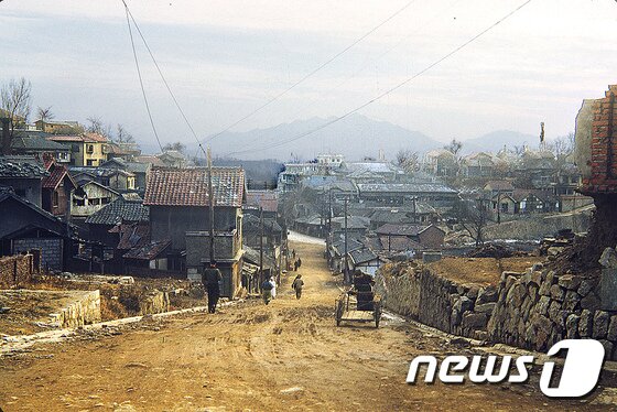 본문 이미지 - 해방 이후 후암동 전경(서울시 제공). /뉴스1 ⓒ News1