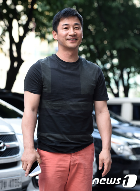 (서울=뉴스1스타) 고아라 기자 = 배우 전노민이 16일 오후 서울 여의도 한 음식점에서 열린 SBS 수목드라마 '딴따라'(극본 유영아, 연출 홍성창, 이광영) 종방연에 참석해 취 …