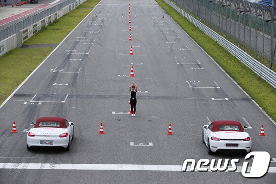 본문 이미지 - 2016 포르쉐 월드로드쇼ⓒ News1