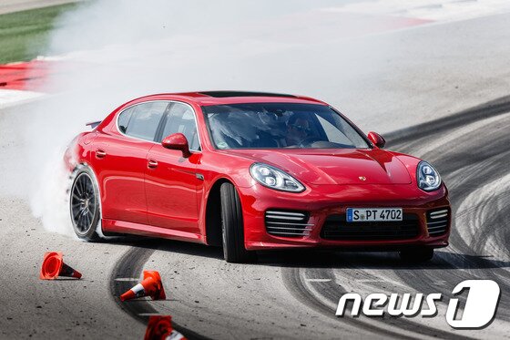 본문 이미지 - 2016 포르쉐 월드로드쇼ⓒ News1