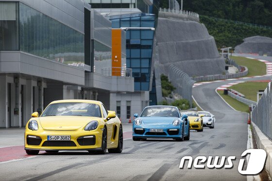본문 이미지 - 2016 포르쉐 월드로드쇼ⓒ News1