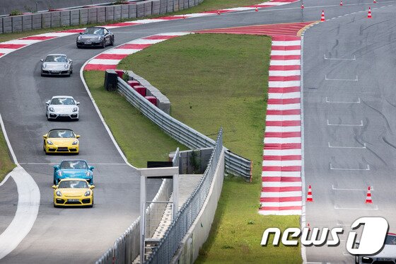 본문 이미지 - 2016 포르쉐 월드로드쇼ⓒ News1