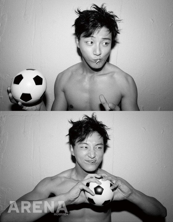 본문 이미지 - 윤시윤이 근육을 공개하며 여심을 사로잡았다. ⓒ News1star / 아레나 옴므 플러스