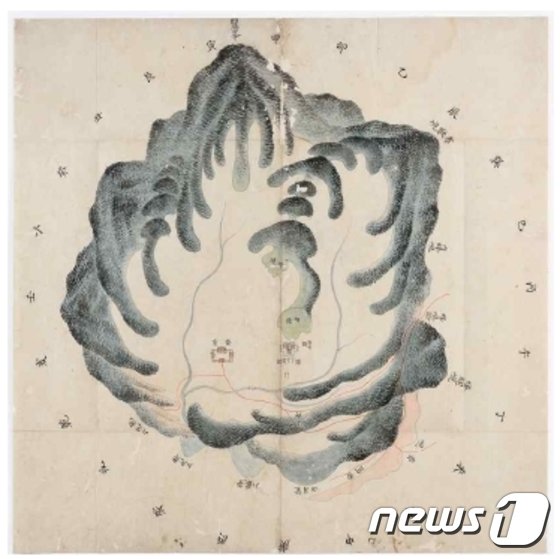 본문 이미지 - &lt;명릉도&#40;明陵圖&#41;&gt; 1757년 이후, 종이에 먹과 채색, 53.0&times;53.0cm. 숙종&#40;재위 1674~1720&#41;과 제1계비 인현왕후&#40;1667~1701&#41;, 그리고 제2계비  인원왕후&#40;1687~1757&#41;의 능을 그린 산릉도&#40;山陵圖&#41;이다. 마지막으로 승하한 인원왕후의 능 이 그려진 것으로 보아 제작 시기는 1757년&#40;영조 33&#41; 이후로 추정된다. &#39;영조실록&#39;에 의하면  이미 제작된 &#39;명릉도&#39;가 궁중에 보관되어 있었고, 1754년&#40;영조 30&#41; 월성위&#40;月城慰&#41; 김한신&#40;金漢藎, 1720~1758&#41;이 그린 &#39;명릉도&#39;를 총 3본 모사하여 승정원, 예조, 관상감에 비치하게  했다고 한다. ⓒ News1