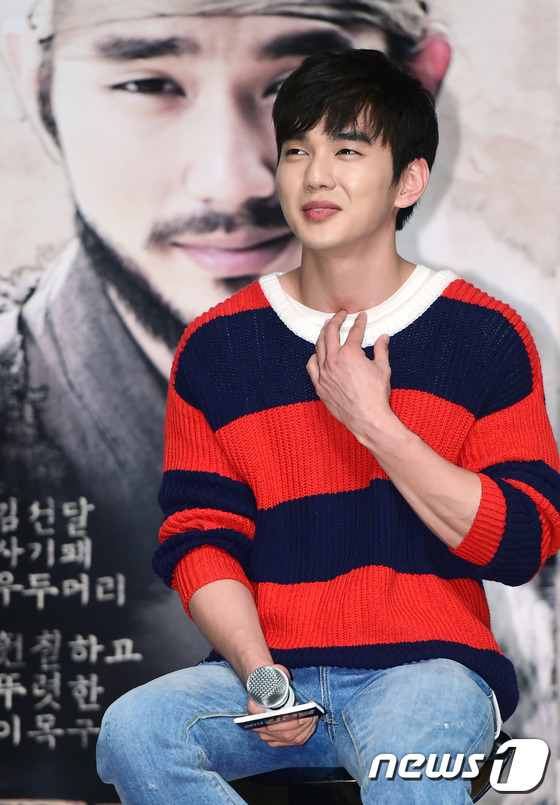 (서울=뉴스1스타) 권현진 기자 = 배우 유승호가 22일 오후 서울 경희대 평화의전당에서 열린 영화 ‘봉이 김선달’ 쇼케이스에 참석해 꽃비주얼에 남성미 넘치는 팔근육을 선보이고 있 …