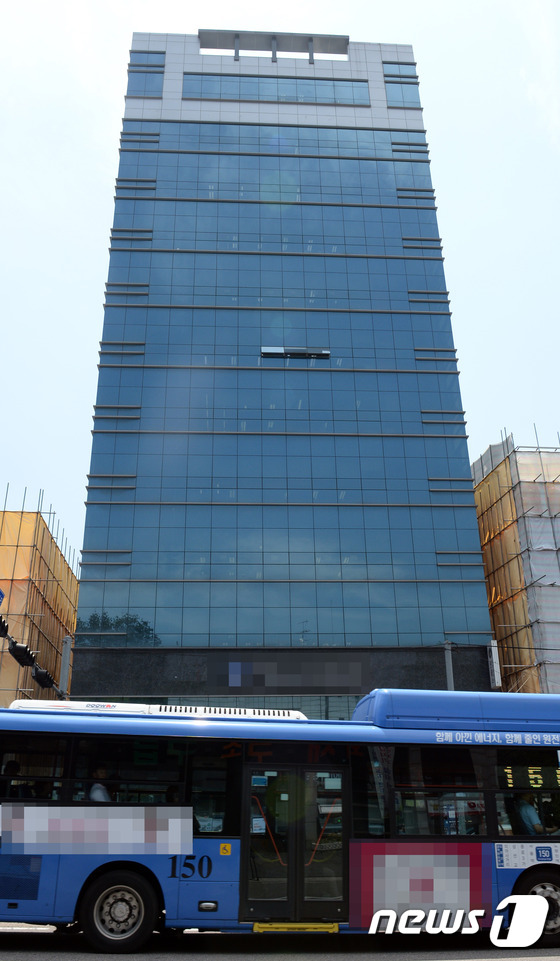 (서울=뉴스1) 최현규 기자 = 경찰청 특수수사과는 3일 오전 전국적으로 치러진 6월 전국연합학력평가의 시험 문제와 유사한 내용을 학원에서 가르친 혐의로(위계에 의한 공무집행방해) …