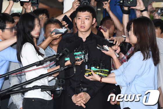 성폭행 혐의로 4명의 여성으로부터 피소된 배우 겸 가수 박유천이 경찰 조사를 받았다. © News1star/ 고아라 기자