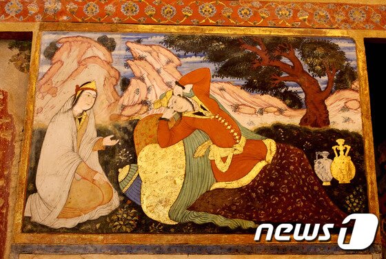 본문 이미지 - 체헬소툰 내부의 세밀화는 사파비왕조의 왕실 모습을 생생하게 엿볼 수 있다. ⓒ News1 이상문 기자