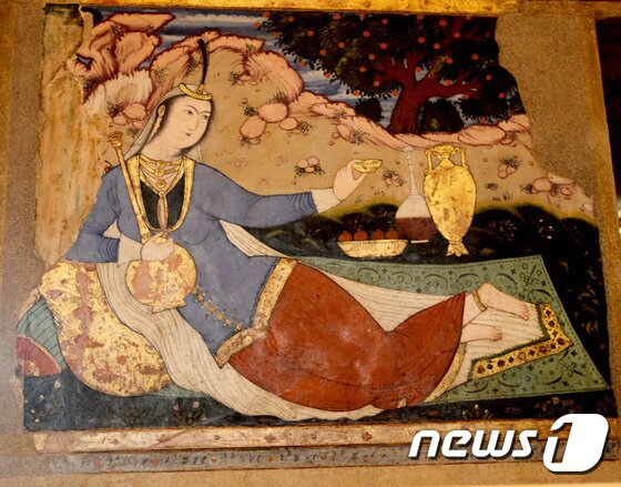 본문 이미지 - 체헬소툰 내부의 세밀화는 사파비왕조의 왕실 모습을 생생하게 엿볼 수 있다. ⓒ News1 이상문 기자