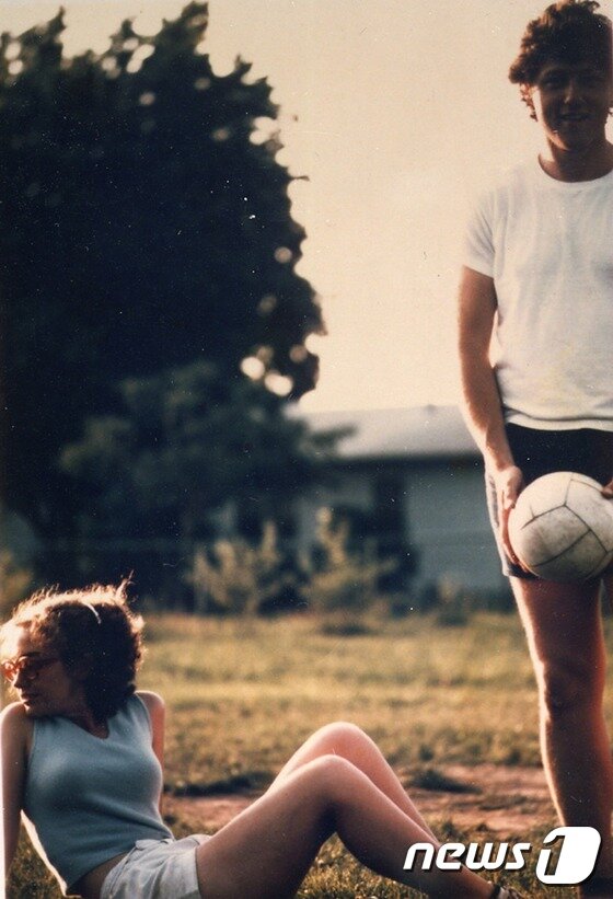 본문 이미지 - 1976년 신혼시절 힐러리와 빌 클린턴ⓒ News1