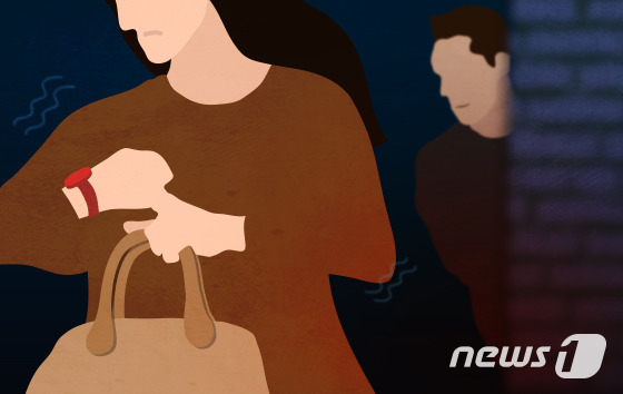 "폭력사건 합의해 줘"…전 여친 무단 접근 20대, 스마트워치로 잡았다