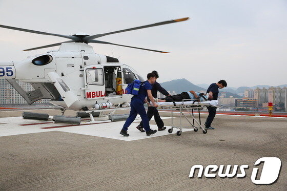 본문 이미지 - 목포한국병원 닥터헬기. ⓒ News1