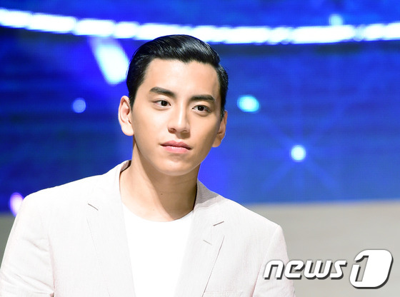 (서울=뉴스1스타) 권현진 기자 = 대만 배우 왕대륙(王大陆 | Wang Ta Lu)이 13일 오후 서울 이화여대 삼성홀에서  열린 ’2016 첫 번째 서울 팬미팅‘ 기자회견에 참 …