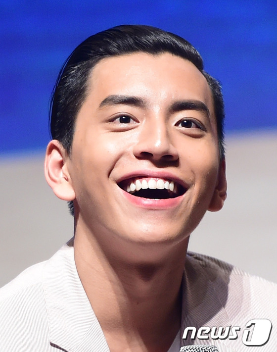 (서울=뉴스1스타) 권현진 기자 = 대만 배우 왕대륙(王大陆 | Wang Ta Lu)이 13일 오후 서울 이화여대 삼성홀에서 열린 ’2016 첫 번째 서울 팬미팅‘ 기자회견에 참석 …