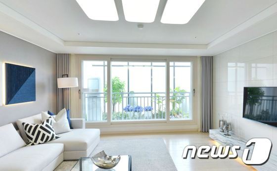본문 이미지 - 평촌 더샵 아이파크 84㎡A 주택형 거실 모습. ⓒ News1