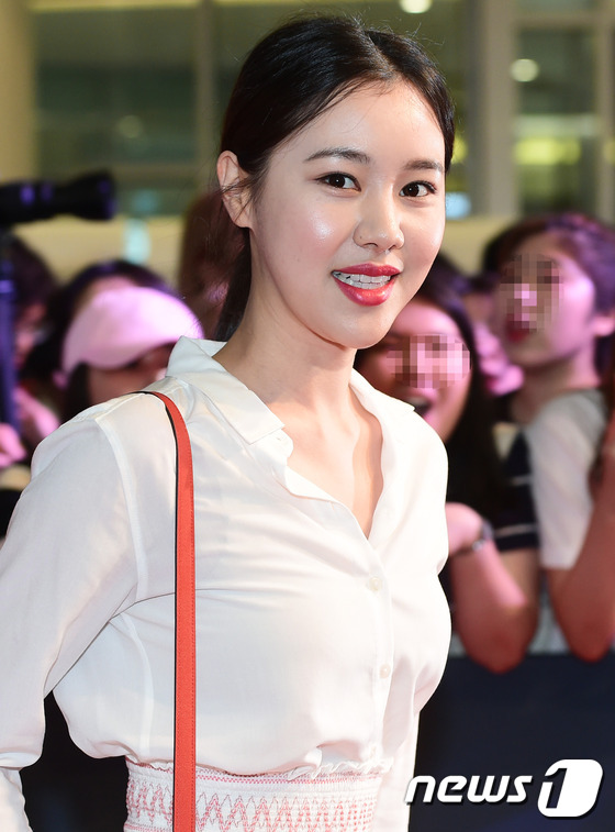 (서울=뉴스1스타) 권현진 기자 = 배우 김예원이 18일 오후 서울 영등포 타임스퀘어에서 열린 영화 '부산행'(감독 연상호) VIP 시사회에 참석하며 눈인사를 하고 있다.