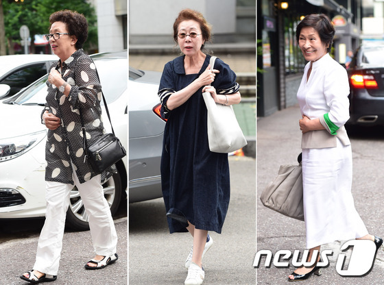 (서울=뉴스1스타) 권현진 기자 = 배우 나문희, 윤여정, 김혜자(왼쪽부터)가 2일 오후 서울 여의도 목우천가든에서 열린 tvN 드라마 ‘디어 마이 프렌즈’(이하 디마프) 종방연에 …