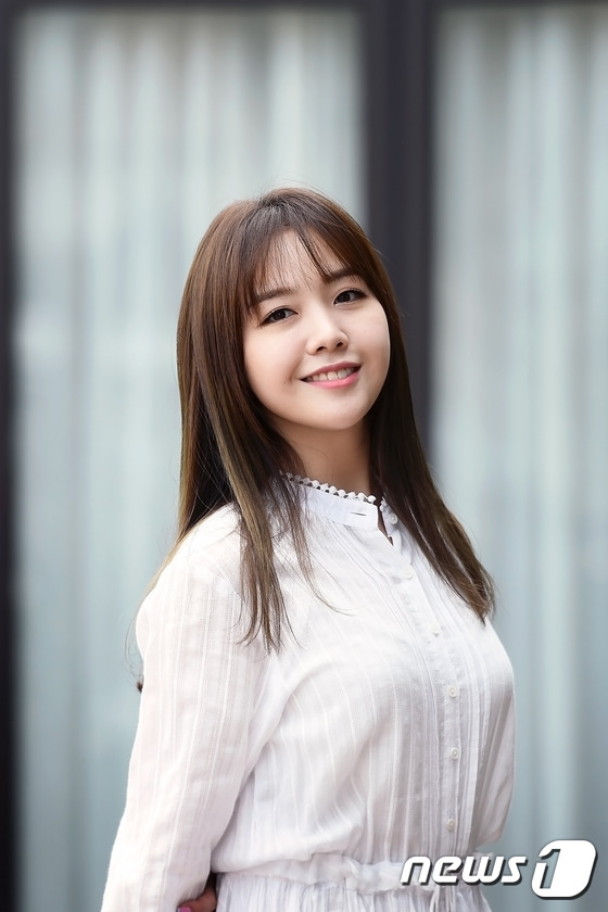 (서울=뉴스1스타) 고아라 기자 = 걸스데이 민아가 21일 오후 서울 논현동 파티오나인에서 진행된 뉴스1스타와의 인터뷰에 앞서 귀여운 표정으로 자신감 넘치게 포즈를 취하고 있다.민 …