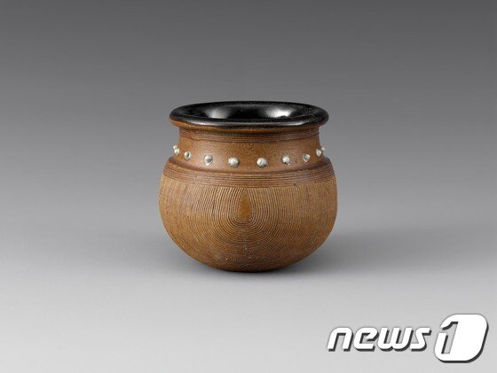 본문 이미지 - 흑유 단지(사진=국립중앙박물관)