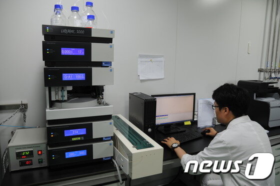 본문 이미지 - 한국코러스(주)강원도 춘천 공장 내 연구실ⓒ News1 신효재 기자