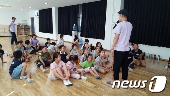 본문 이미지 - 서커스 예술놀이터-서커스 광대학교' 수업현장  ⓒ News1