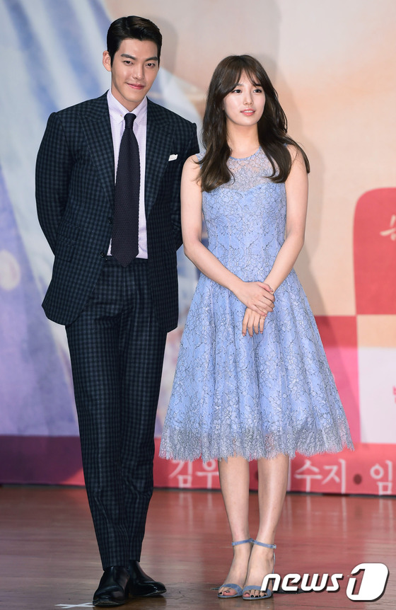 (서울=뉴스1스타) 권현진 기자 = 배우 김우빈, 수지(오른쪽)가 4일 오후 서울 그랜드 하얏트 서울에서 열린 KBS2 '함부로 애틋하게' 제작발표회에 참석해 포즈를 취하고 있다. …