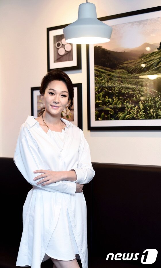 본문 이미지 - 가수 박주희가 최근  서울 고척스카이돔 스카이워크몰에서 뉴스1스타와 신곡 '왜 가니'를 소개했다.   ⓒ News1star/ 고아라 기자 