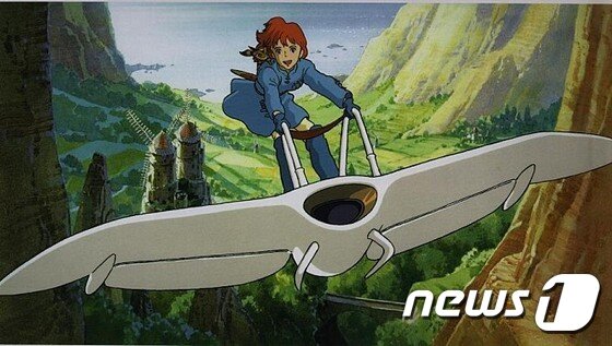 본문 이미지 - 미야자키 하야오 감독의 영화 '바람계곡의 나우시카'에 등장하는 비행장치 '메베' (출처:'바람계곡의 나우시카' 스틸컷) ⓒ News1