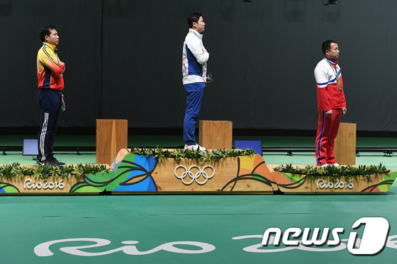 (리우=뉴스1) 이광호 기자 = 사격 진종오가 10일(현지시간)브라질 리우데자네이루 데오도루 올림픽 사격장에서 열린 2016리우하계올림픽 50m 권총 결선에서 1위로 금메달을 획득 …