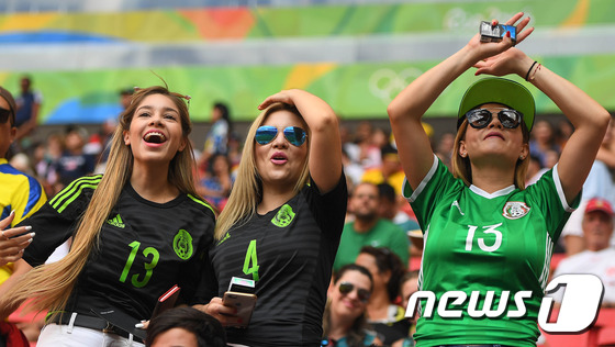 (브라질리아=뉴스1) 이동원 기자 = 10일(현지시간) 브라질 브라질리아 마네 가힌샤 주경기장에서 2016 리우 올림픽 축구 예선 C조 3차전 대한민국과 멕시코의 경기가 열렸다. …