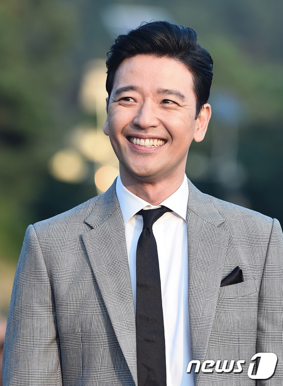 (제천=뉴스1스타) 고아라 기자 = 배우 배수빈이 11일 오후 충청북도 제천시 청풍호반무대에서 열린 '제12회 제천국제음악영화제(JIMFF 2016)' 개막에 참석하기 위해 레드카 …