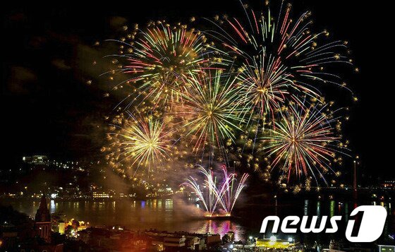 본문 이미지 - 여수밤바다 불꽃축제(여수시 제공)ⓒ 뉴스1