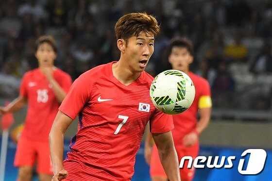 본문 이미지 - 13일(현지시간) 브라질 벨루오리존치 미네이루 스타디움에서 열린 2016리우하계올림픽 남자축구 8강전 대한민국과 온두라스의 경기에서 손흥민이 상대문전을 향해 돌파를 시도하고 있다.2016.8.14/뉴스1 ⓒ News1 이광호 기자