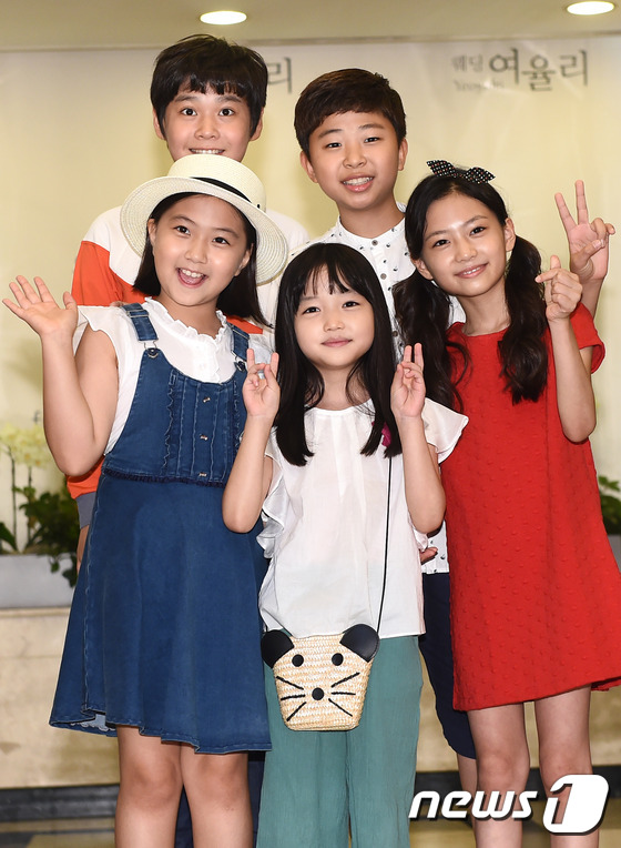 (서울=뉴스1스타) 고아라 기자 = 아역배우 정윤석, 조현도, 권수정, 최유리, 곽지혜(왼쪽 시계방향)이 17일 오후 서울 여의도 한 음식점에서 열린 KBS2 주말드라마 '아이가 …