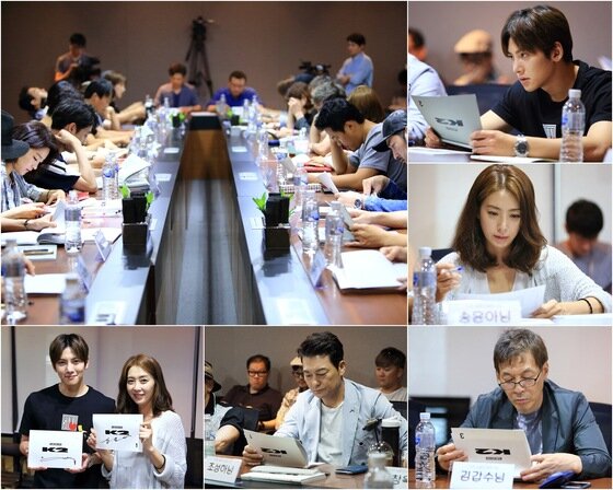 본문 이미지 - 배우 지창욱, 송윤아 등이 최근 ‘더 케이투’ 대본 리딩에 참석했다. ⓒ News1star / tvN