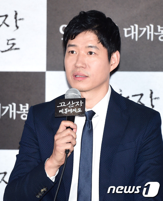 (서울=뉴스1스타) 권현진 기자 = '고산자' 많이 사랑해 주세요~배우 류준상이 30일 오후 서울 왕십리cgv에서 열린 영화 '고산자, 대동여지도' 언론시사회에 참석해 인사말을 하 …