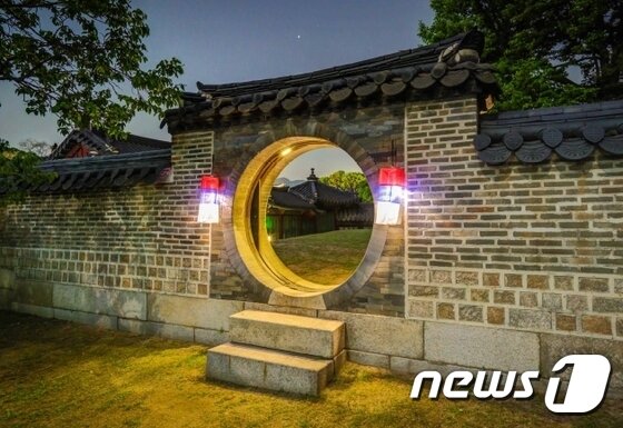 본문 이미지 - 만월문 야경 ⓒ News1