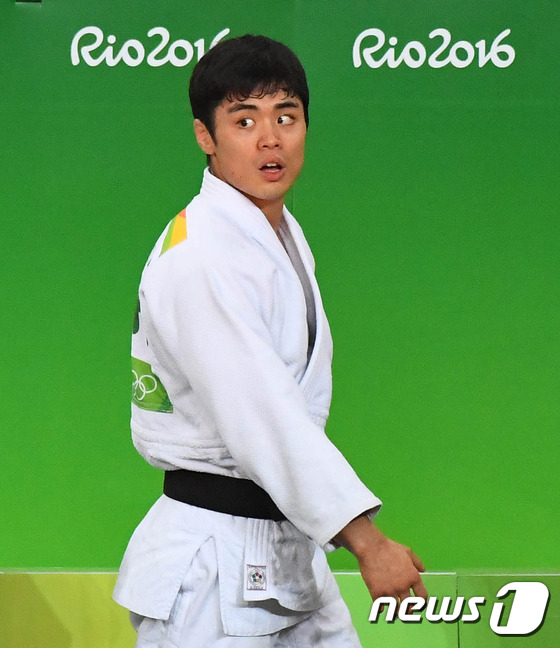 (리우=뉴스1) 이동원 기자 = 6일(현지시간) 브라질 리우데자네이루 카리오카 경기장 2에서 열리는 리우올림픽 유도 남자 60kg급 대한민국의 김원진(양주시청)이 멕시코의 엘리오스 …