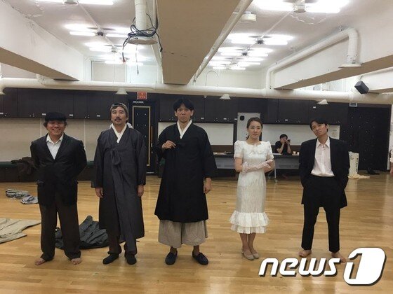 본문 이미지 - 연극 '내 이름은 상하이 박' 연습장면(사진=모이공)