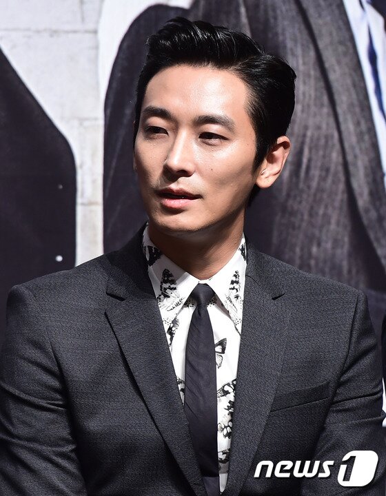 본문 이미지 - 배우 주지훈이 1일 오전 서울 압구정cgv에서 열린 영화 '아수라'(감독 김성수) 제작발표회에 참석해 매력을 발산하고 있다. ⓒ News1strar / 권현진 기자