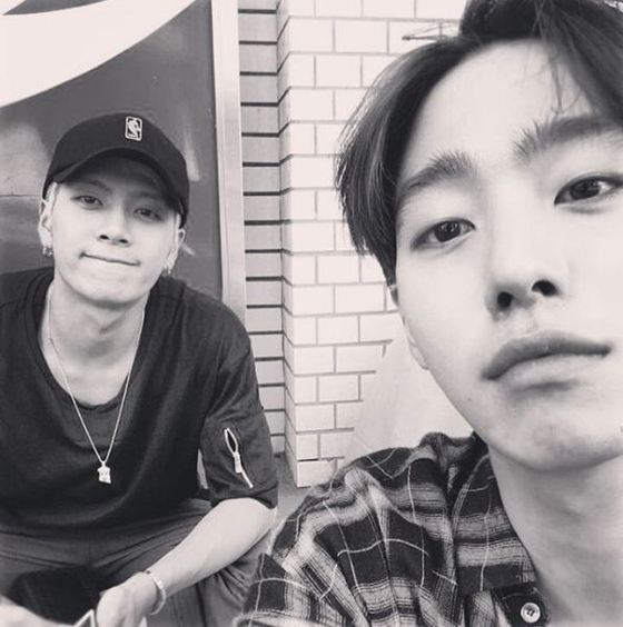 본문 이미지 - 안효섭과 잭슨의 셀카가 공개됐다. ⓒ News1star / 안효섭 SNS