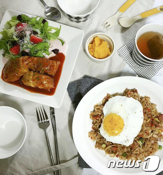 본문 이미지 - 양배추 롤과 남은 전 볶음밥.(박윤지씨 제공)ⓒ News1