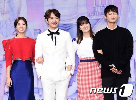 본문 이미지 - 배우 임세미, 윤상현, 남지현, 서인국(왼쪽부터)이 지난 19일 오후 서울 상암MBC 골든마우스홀에서 열린 새 수목드라마 ‘쇼핑왕 루이’(극본 오지영, 연출 이상엽) 제작발표회에 참석해 환한 미소로 단체 포즈를 취하고 있다. ⓒ News1star / 고아라 기자