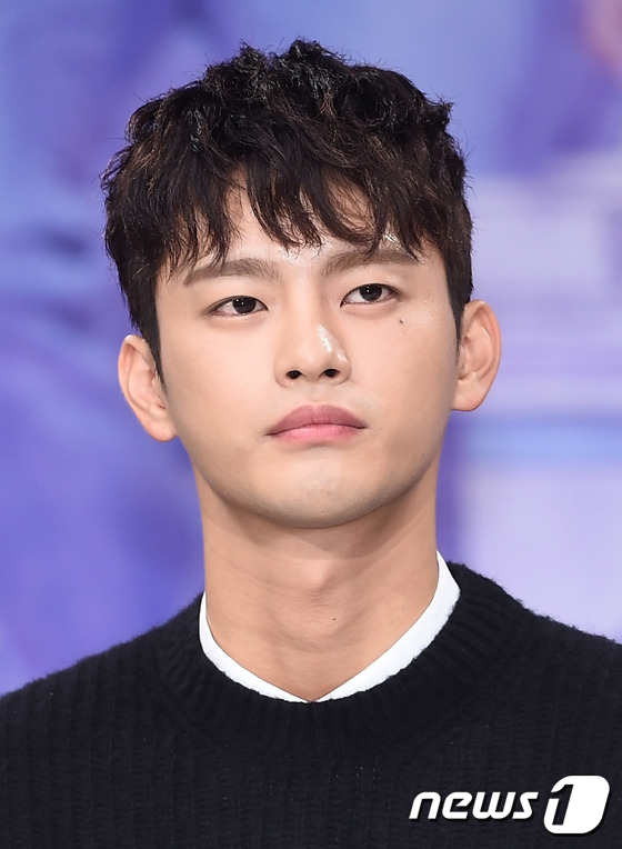 (서울=뉴스1스타) 고아라 기자 = 가수 겸 배우 서인국이 19일 오후 서울 상암MBC 골든마우스홀에서 열린 새 수목드라마 ‘쇼핑왕 루이’(극본 오지영, 연출 이상엽) 제작발표회에 …