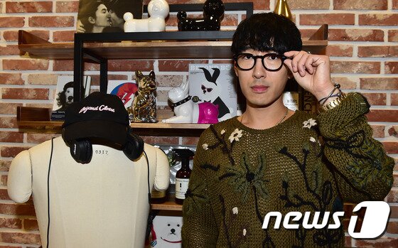 본문 이미지 - 고태용 디자이너가 최근  서울 강남구 신사동 비욘드 클로젯 사무실에서 뉴스1과 인터뷰를 하고 있다. /뉴스1 ⓒ News1 박재만 인턴기자